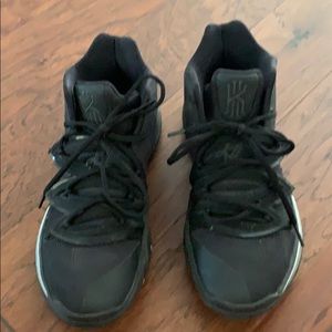Men’s Kyrie 5 black rainbow soles size 9